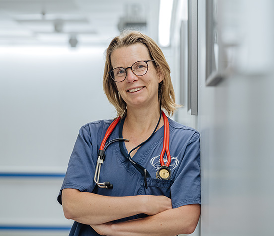 Frontalaufnahme der Palliativmedizinerin Dr. Franziska Kaestner.